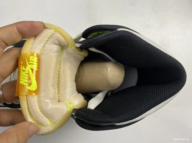 1 AIR RETRO OG 'VOLT GOLD' JORDAN HIGH 555088-118 0524